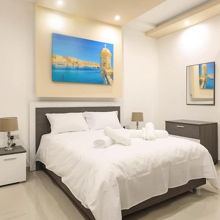 Luxurious Duplex Seafront Apt W Amazing Sea Views Birżebbuġa Esterno foto